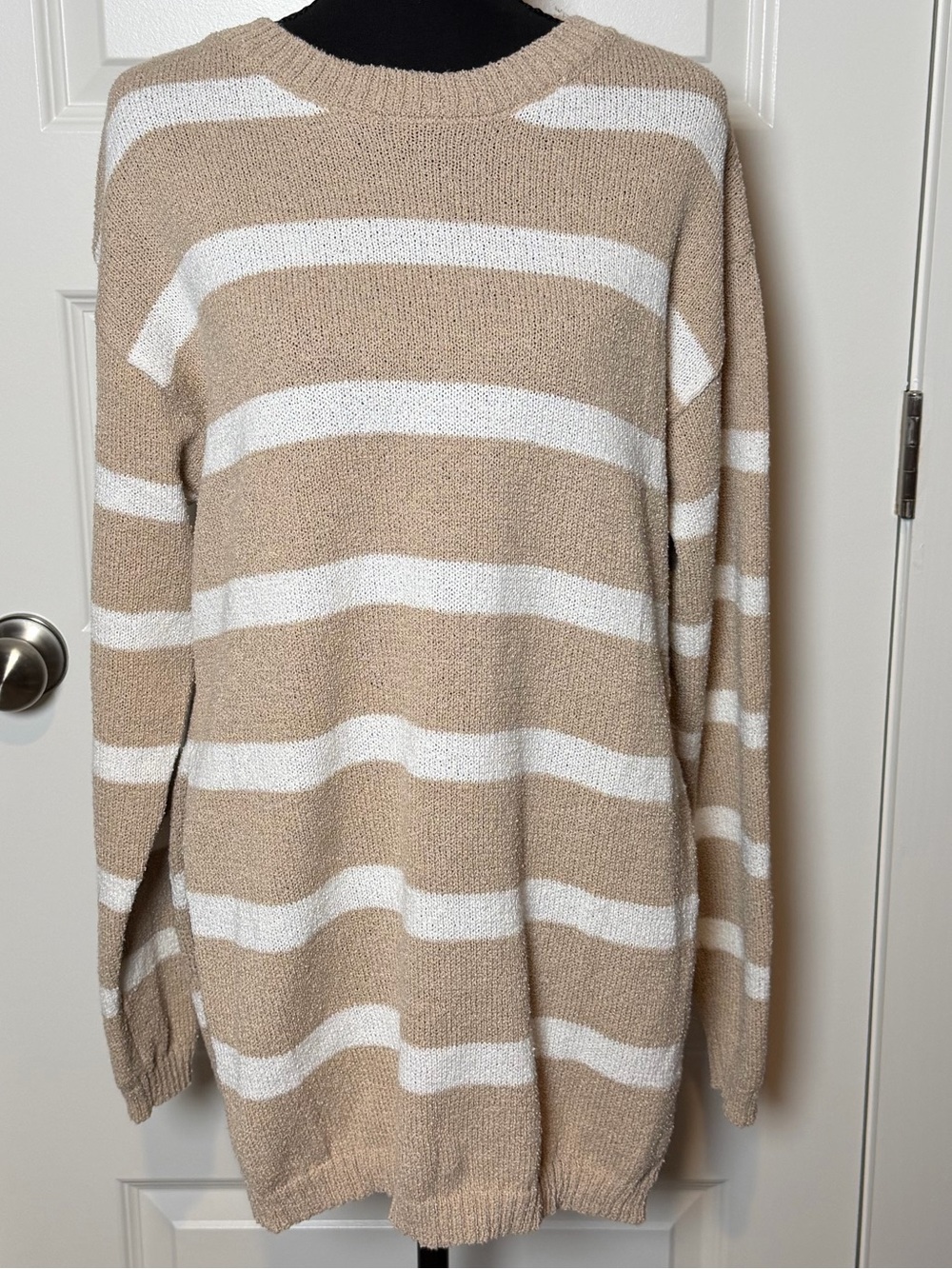 ZESICA 2-Piece Lounge Set Sweater & Shorts Beige Cream Striped Knit Size Medium